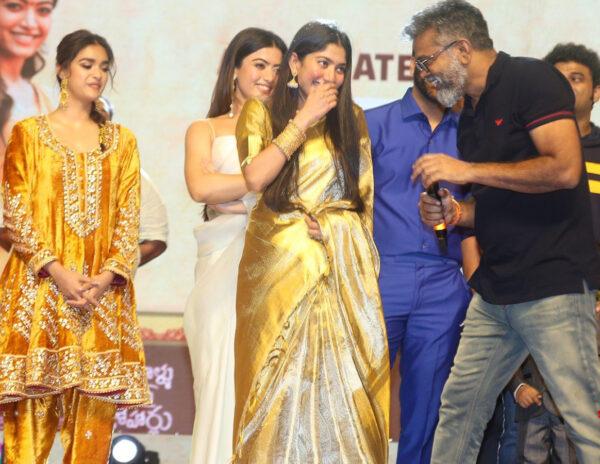 Sukumar - Sai Pallavi- Sharwanand-and-Rashmika-Mandanna--Aadavallu-Meeku-Johaarlu