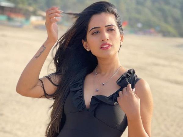 Telugu TV Anchor Sravanthi Prashanth hot bikini