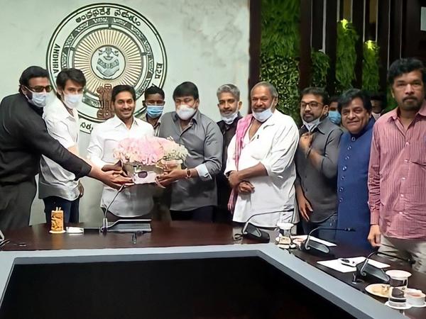 Chiranjeevi-and-co-meeting-Jagan