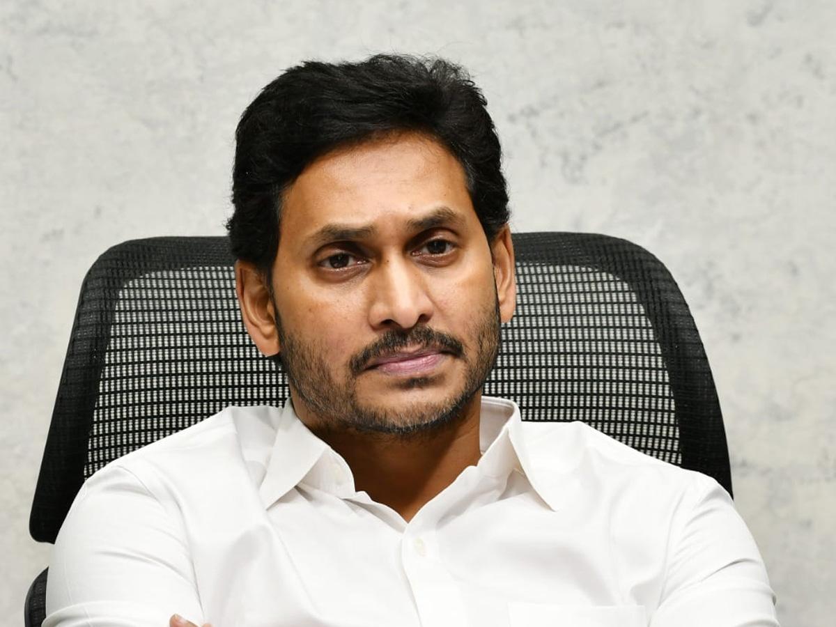 YS Jagan Berm Park Vijayawada HDFC Bank