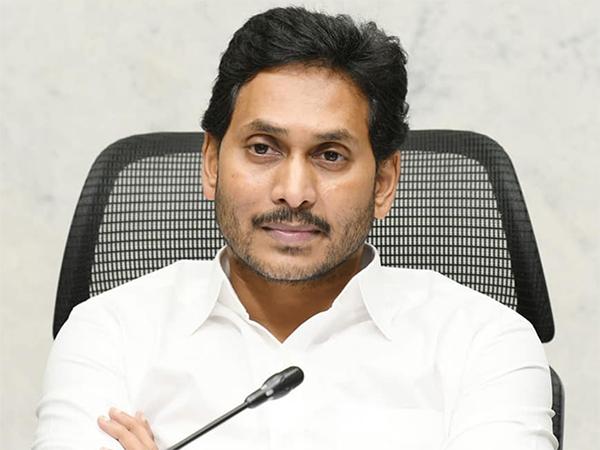 సీఎంకు తెలుగు స్పీచ్ లు రాసిస్తోంది ఎవరు?