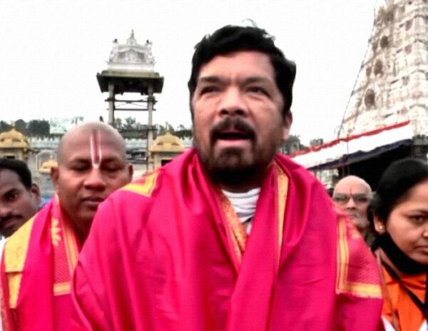 Jagan Bhajana: Posani Krishna Murali Hurts Sentiments!