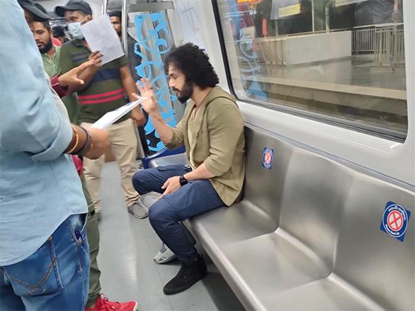 Pic Talk: Agent Spotted in Hyd Metro