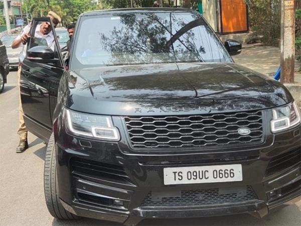 Police Stops Allu Arjun's Car