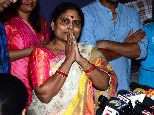 Vijayamma To Resign For YSR Congress?