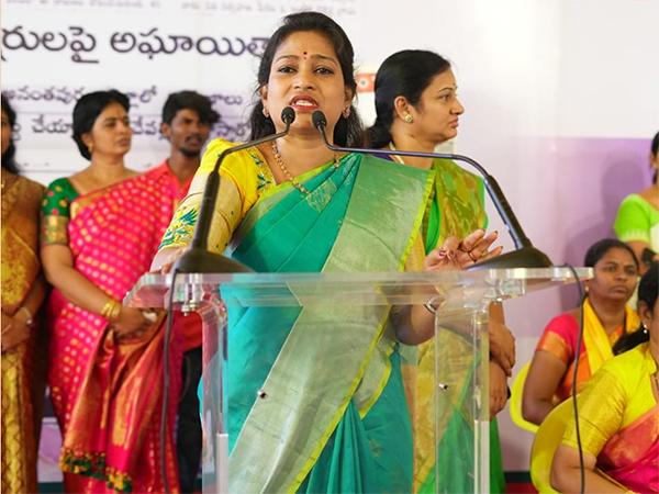 tdp Women leaders strong counters on YCP ministers