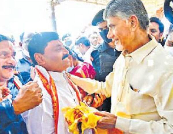 Pic Talk: Jagan's Uncle's Smiling Pose With Chandrababu