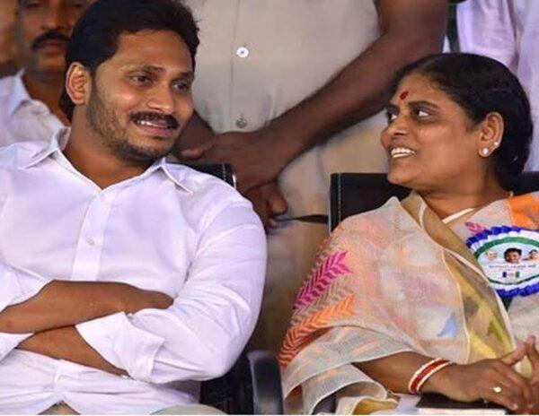 Jagan Intentionally Avoids Vijayamma?