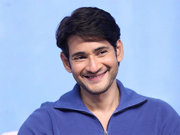 Mahesh Babu Shows Manchi Manasu To Mega Heroes