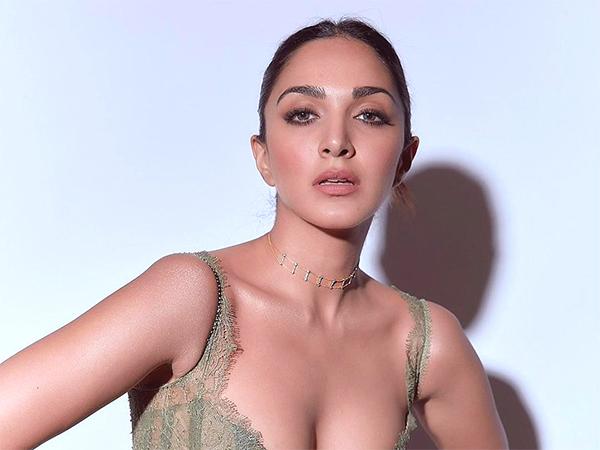 Pic Talk: Heroine's Glamour Explosion Amidst Breakup Rumors