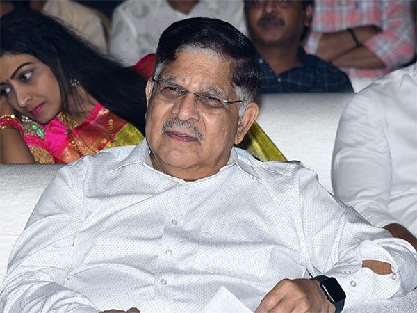 SM Talk: Allu Aravind Cheated Charan For Allu Arjun