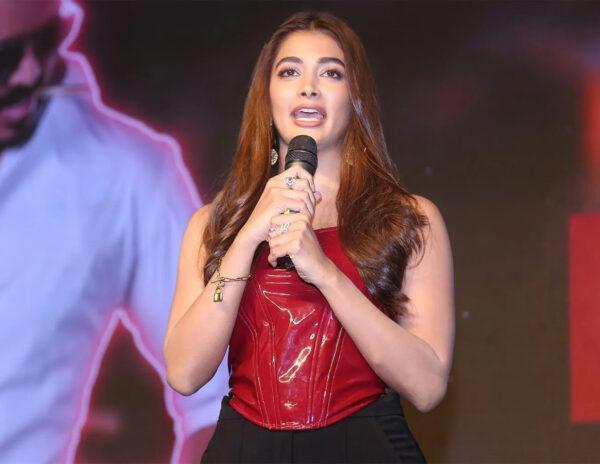 Talk: Pooja's Cover Up For Hero Fails Badly