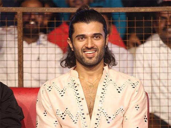 Vijay Deverakonda Has To Cover Two Losses For Mythri