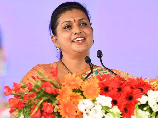 roja quits jabardasth comedy show