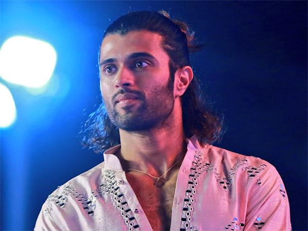 Deverakonda's Action In Mani Ratnam Kinda Film!