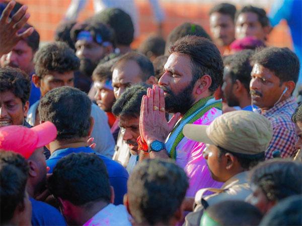 MLA Kodali Nani Gadapa Gadapaku YSRCP