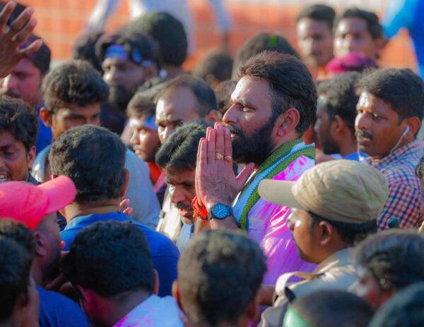 MLA Kodali Nani  Gadapa Gadapaku YSRCP