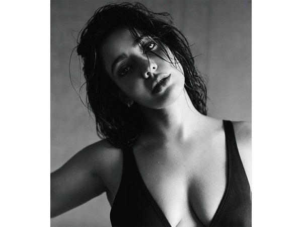 Pic Talk: Sharma Lady’s Delightful Curves