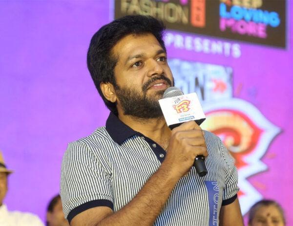 Major & Vikram Makes Ravipudi Nervous!