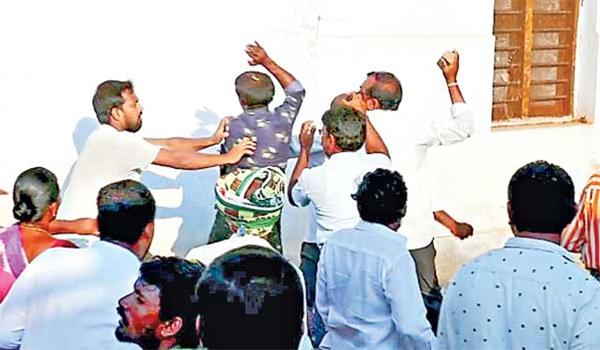 Atmakur Bypoll: Two Factions Of YCP Pelt Stones At Each Other