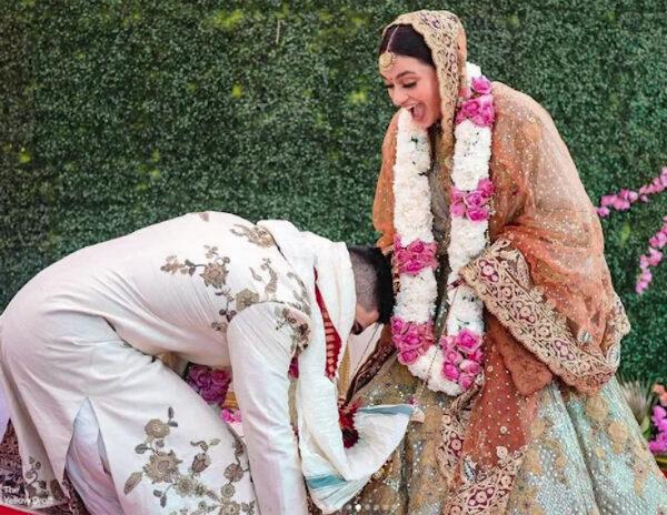 Bollywood-style Gesture by Groom Makes US Desis Go Aww