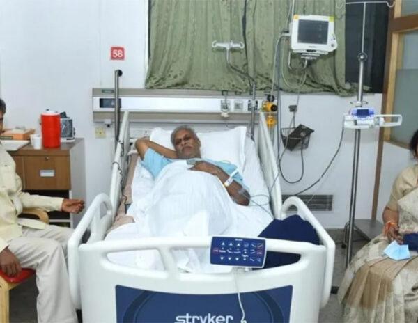 Chandrababu Naidu visits Daggubati Venkateswara rao in apollo hospital
