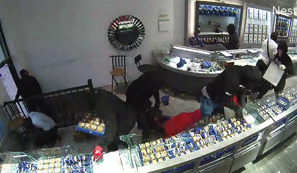 Video: Indian Jewellery Store In New York Robbed