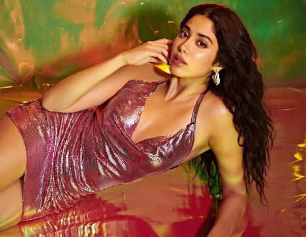 Pic Talk: Curvy Beauty Flaunts Assets