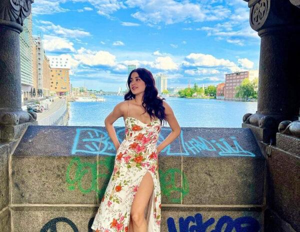 Janhvi_Kapoor_Pic_Talk