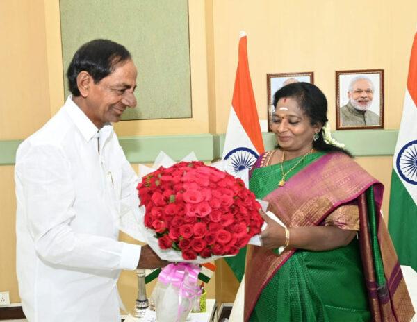 KCR_and_Governor_TamiliSai