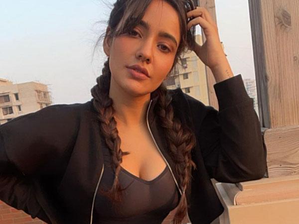 Neha_Sharma_Pic_Talk