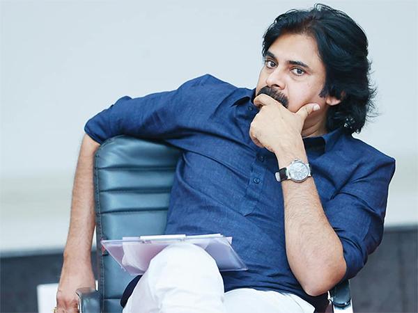 Why Janasainiks Are Insulting Pawan Kalyan?