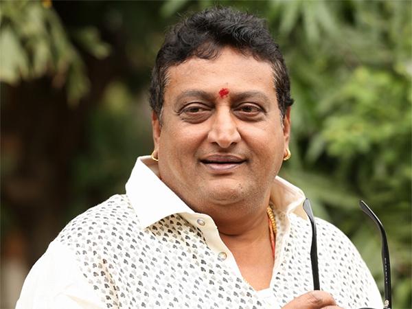 Em YCP... Balayya Used To Call Him In The Location