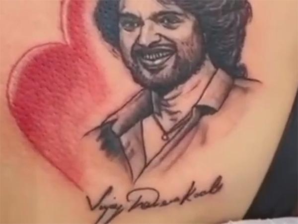 Lady Fan Gets Vijay D's Tattoo, See His Reaction
