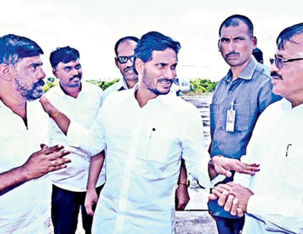 YSRCP_Hindupur_Panchayati_Reached_Jagan