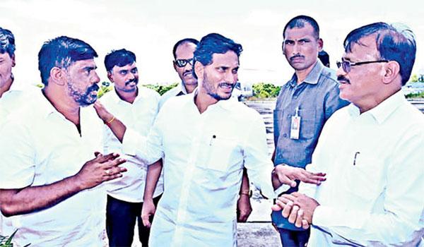 YSRCP_Hindupur_Panchayati_Reached_Jagan