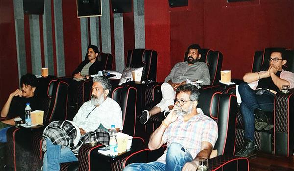 Bollywood Superstar Comes To Chiranjeevi's House