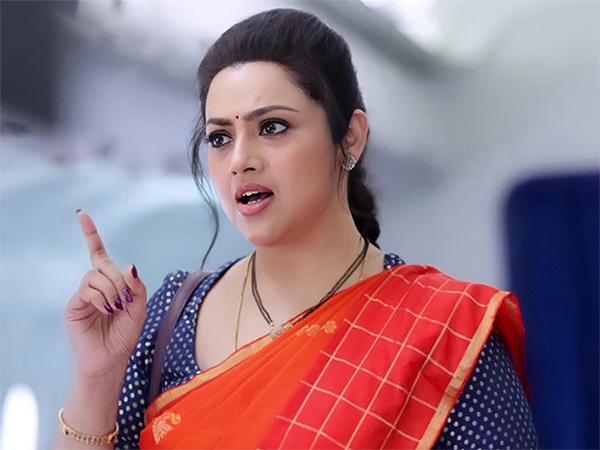Meena Condemns Fake News About Husband's Death