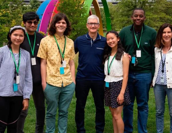 Desi Teen Wins Apple's Challenge in US