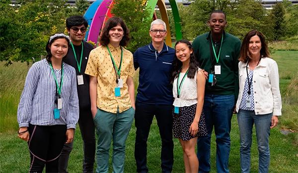 Desi Teen Wins Apple's Challenge in US