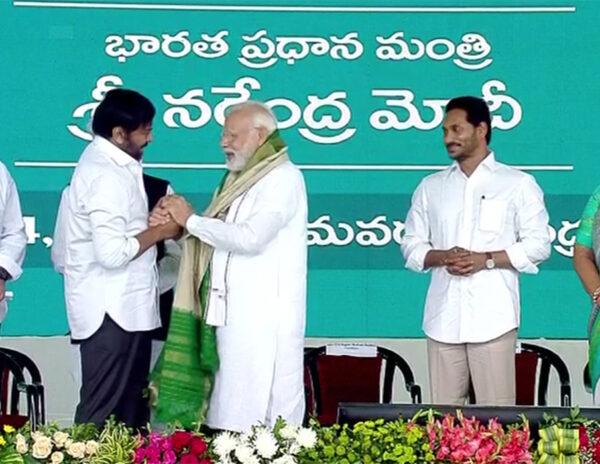 Chiranjeevi: Jagan's Sodharudu & Pawan's Pain!