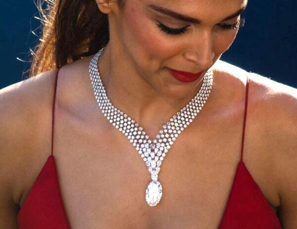 Pic Talk: Hottest Lady’s Sizzling Curves