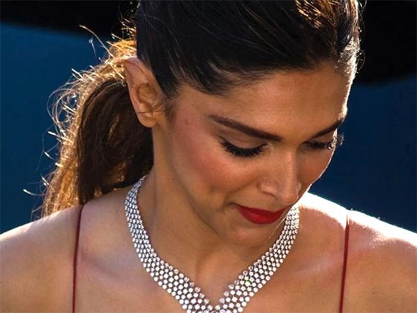 Pic Talk: Hottest Lady’s Sizzling Curves