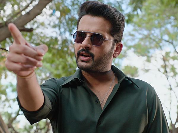 Macherla-Niyojakavargam-Trailer-Nithiin-Krithi-Shetty