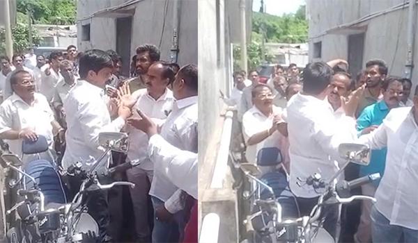 YCP Leaders Fight Each Other In The Presence Of MP