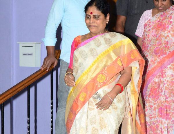 YS-Vijayamma-resignation