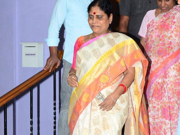 YS-Vijayamma-resignation