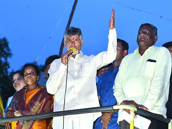 Chandrababu Naidu comments on ys jagan