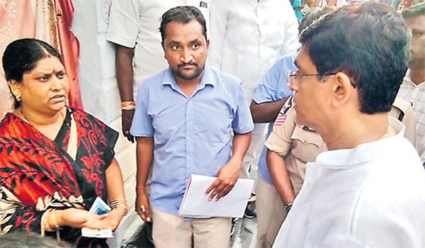 Viral Video: Woman Stuns Buggana In Gadapa Gadapaku!