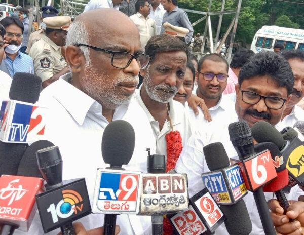 i will work with  undavalli sirisha - MLA Dokka Manikya Vara Prasad